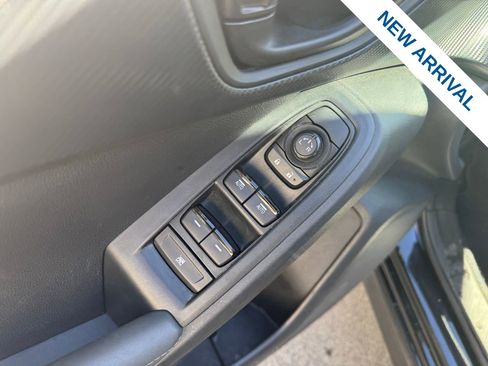 Used 2025 Subaru Crosstrek 2.0i Premium image 18