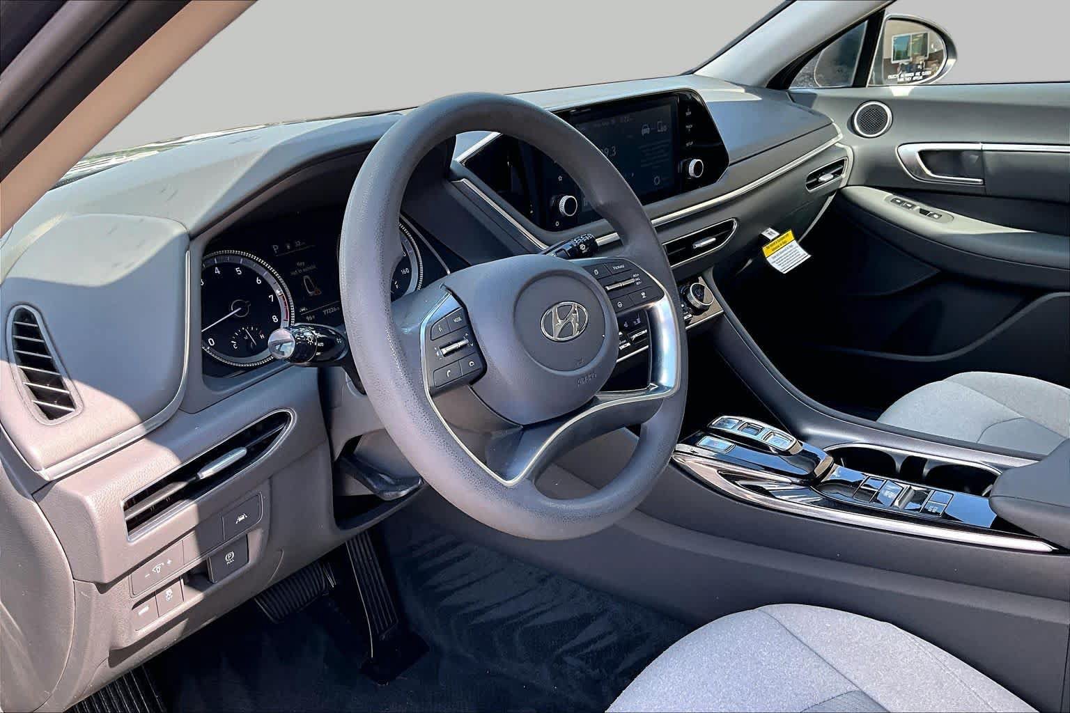 Used 2020 Hyundai Sonata SEL w/ Cargo Package FWD image 16