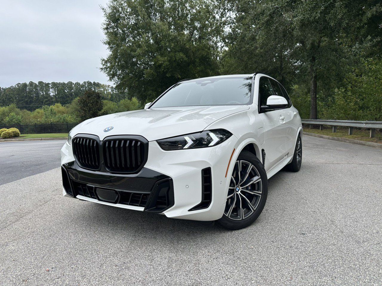 Used 2026 BMW X5 xDrive50e w/ M Sport Package AWD/4WD image 1