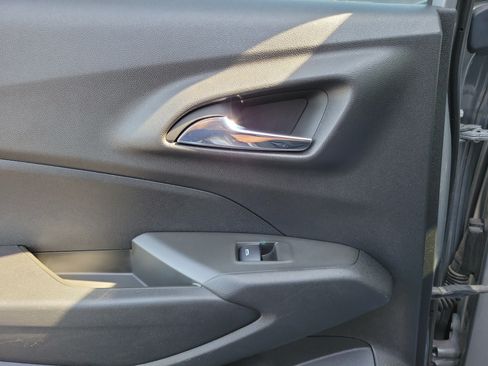 Used 2024 Chevrolet Trax LT w/ Sunroof Package FWD image 12
