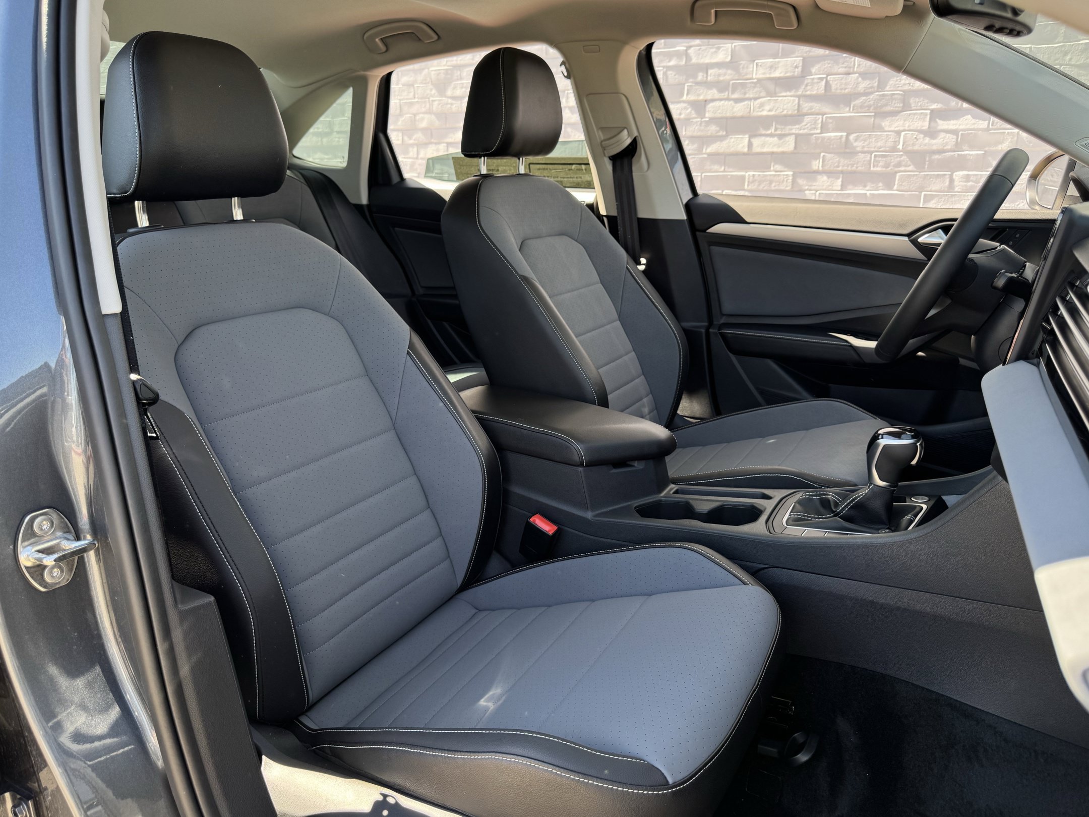 Used 2026 Volkswagen Jetta SE FWD image 29