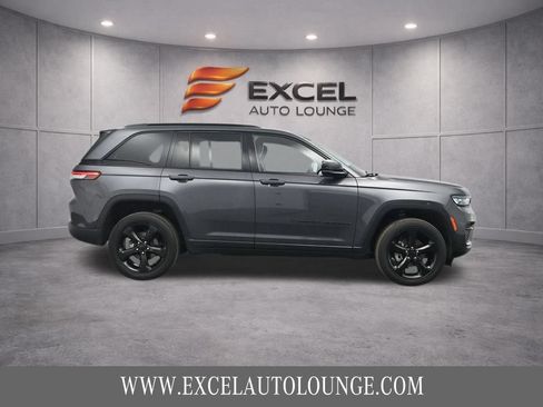 Used 2022 Jeep Grand Cherokee Altitude AWD/4WD image 10