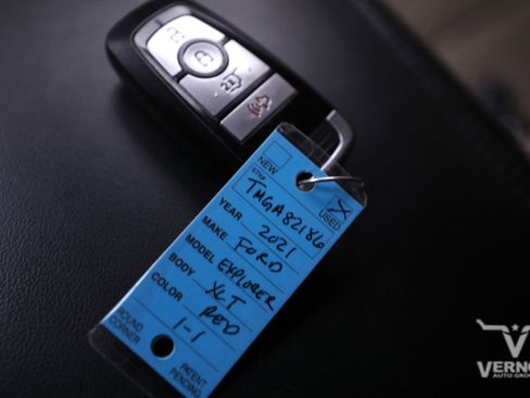 Used 2021 Ford Explorer XLT image 12