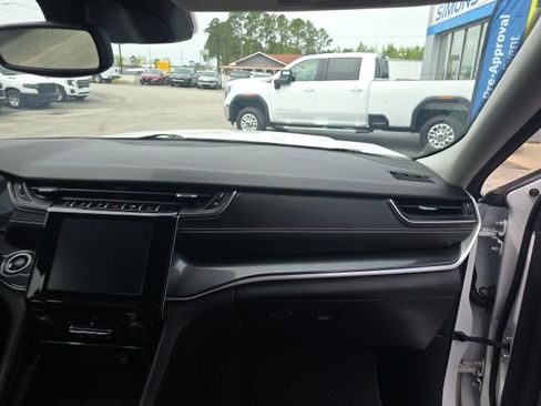 Used 2023 Jeep Grand Cherokee Laredo w/ Luxury Tech Group I RWD image 47