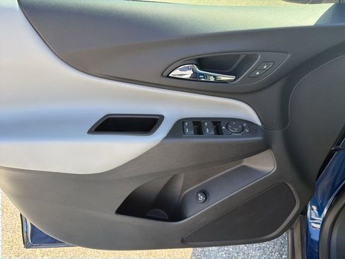 Used 2022 Chevrolet Equinox LT FWD image 17