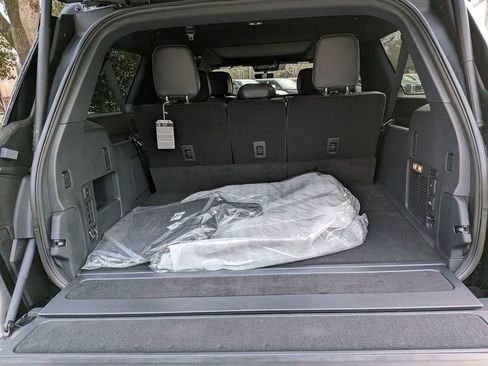 New 2025 Lincoln Navigator L Reserve w/ Jet Appearance Package image 32