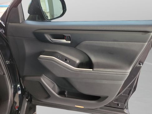 Used 2023 Toyota Highlander XSE FWD image 26