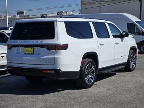 Used 2024 Jeep Wagoneer L Series II w/ Flexible Seating Group image 5