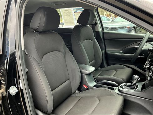 Used 2018 Hyundai Elantra GT image 7