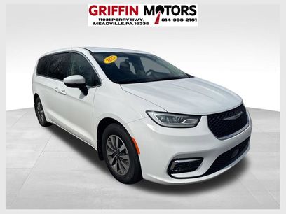 Used 2023 Chrysler Pacifica Touring-L