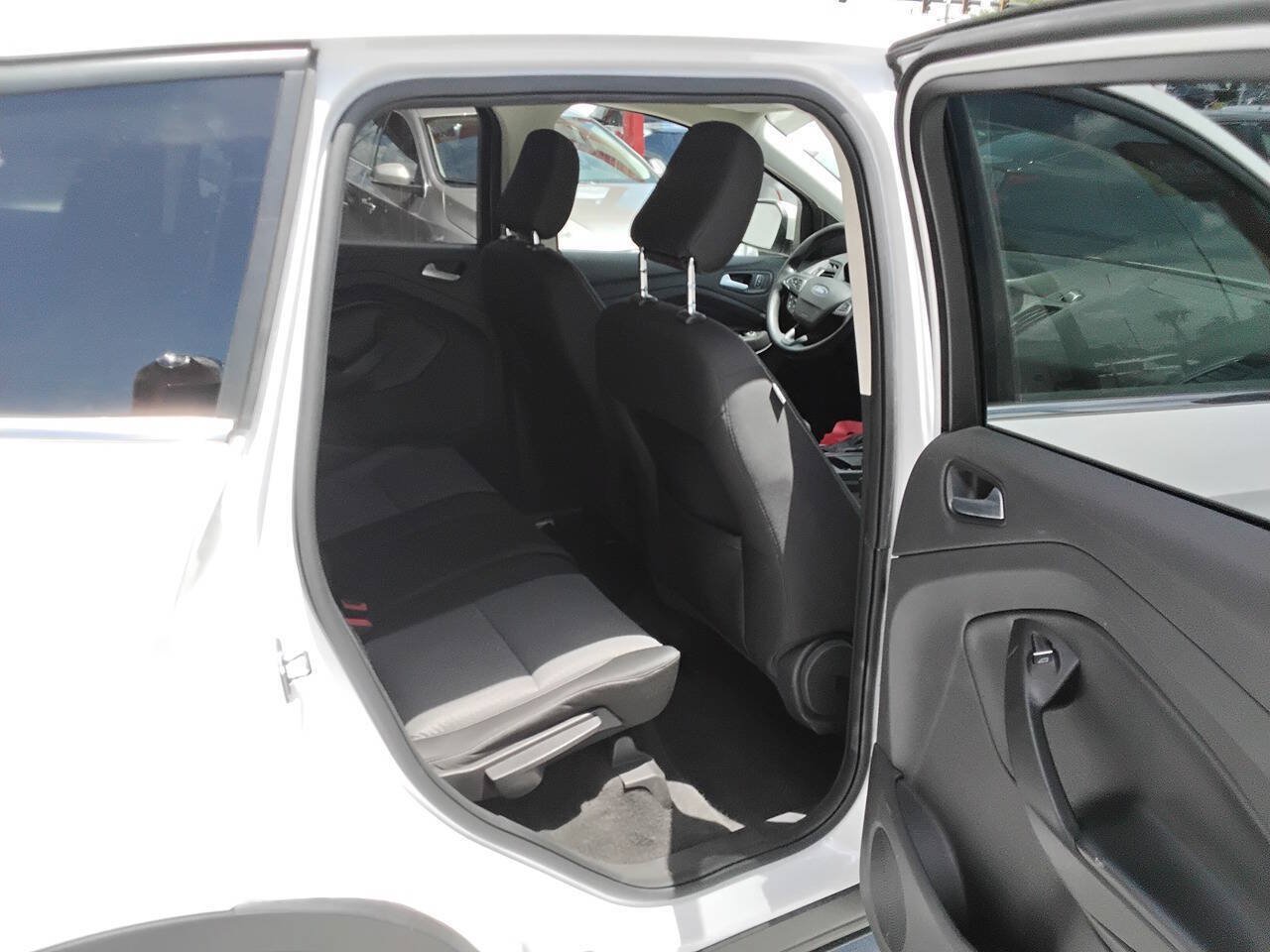 Used 2019 Ford Escape SE FWD image 10
