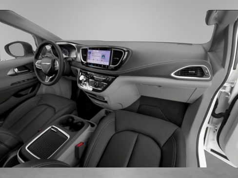 Used 2024 Chrysler Pacifica Touring-L image 12