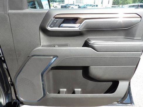 Certified 2025 Chevrolet Silverado 1500 LT AWD/4WD image 34
