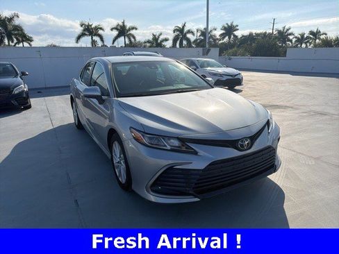 Used 2023 Toyota Camry LE image 3