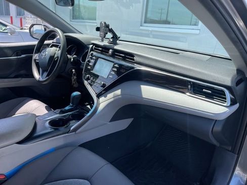 Used 2018 Toyota Camry LE image 8