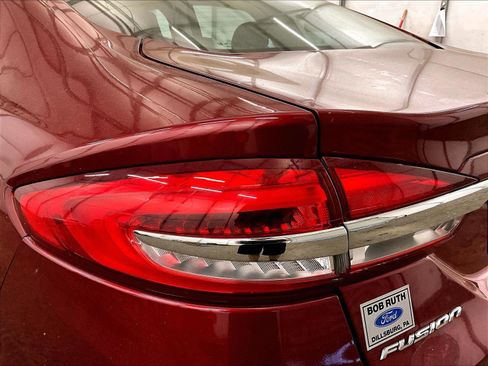 Used 2018 Ford Fusion SE w/ Fusion SE Technology Package FWD image 28