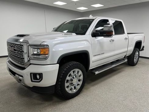 Used 2019 GMC Sierra 2500 Denali w/ Duramax Plus Package AWD/4WD image 8