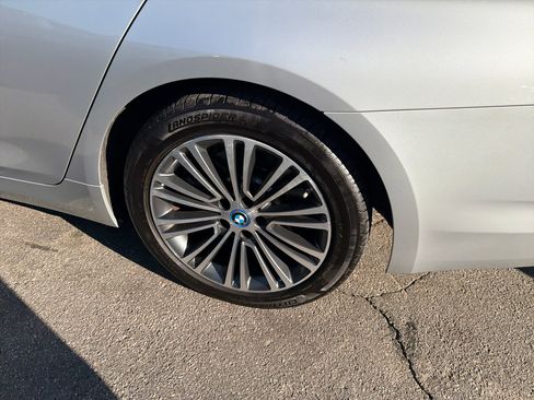 Used 2019 BMW 530e xDrive image 12