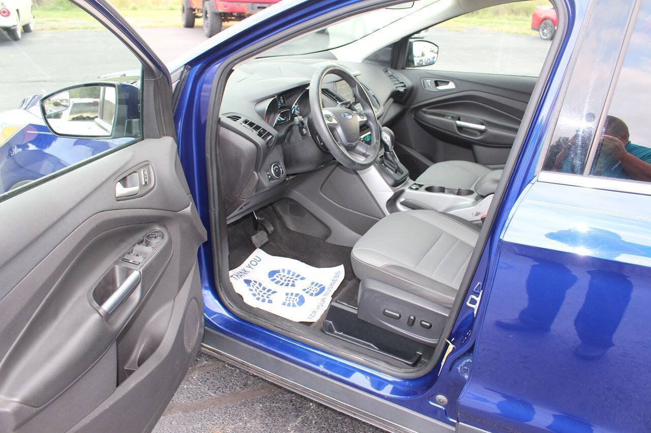 Used 2016 Ford Escape SE w/ Equipment Group 201A AWD/4WD image 10
