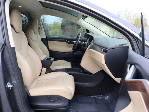 Used 2017 Tesla Model X 100D image 22
