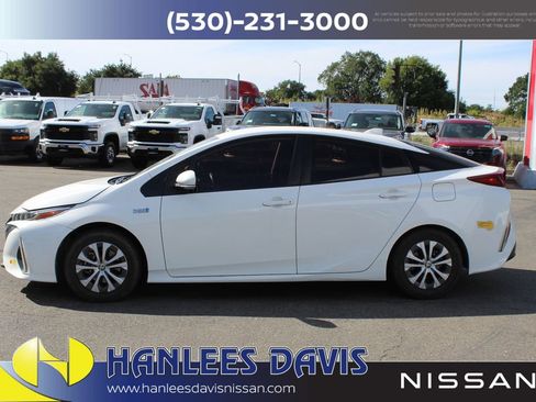 Used 2021 Toyota Prius Prime LE image 2