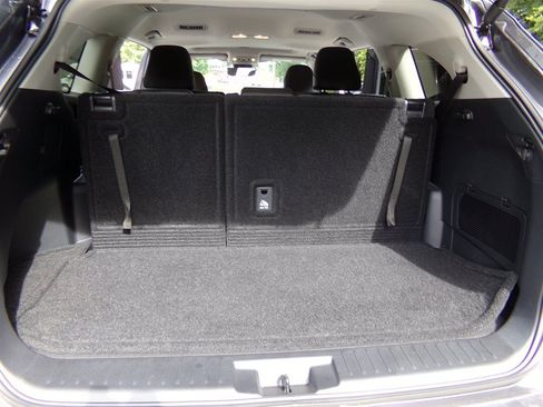 Used 2025 Toyota Highlander XLE AWD/4WD image 31