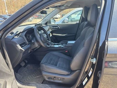 Used 2025 Mitsubishi Outlander SE image 5