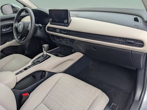 Used 2025 Honda HR-V LX image 16