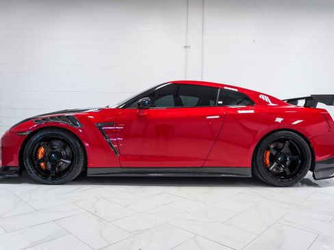 Used 2017 Nissan GT-R Premium AWD/4WD image 8