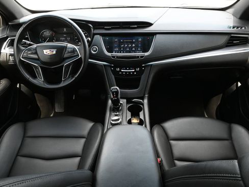 Certified 2025 Cadillac XT5 Luxury FWD image 8
