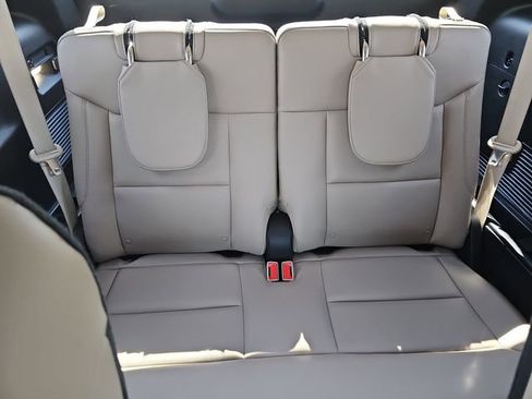 Used 2022 Ford Explorer XLT w/ Equipment Group 202A image 12