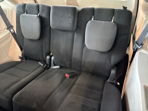Used 2019 Dodge Grand Caravan SE FWD image 39