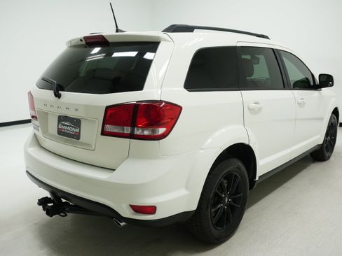 Used 2019 Dodge Journey SE w/ Connectivity Group FWD image 4