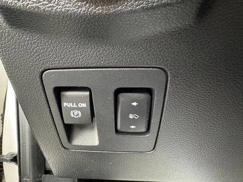 Used 2019 Ford Expedition Platinum RWD image 23