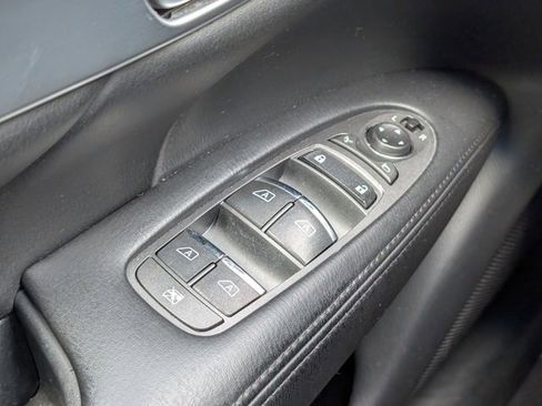 Used 2017 INFINITI Q70 L 3.7 image 25