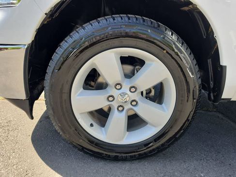 Used 2023 RAM 1500 Classic SLT AWD/4WD image 10