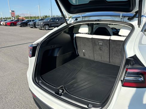 Used 2021 Tesla Model Y Long Range AWD/4WD image 15