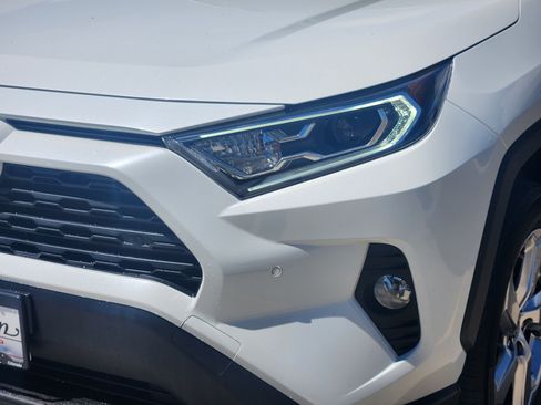Used 2021 Toyota RAV4 XLE Premium AWD/4WD image 5