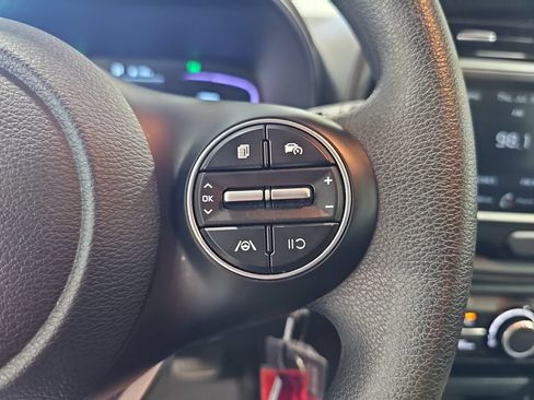 Certified 2025 Kia Soul LX w/ LX Technology Package FWD image 17