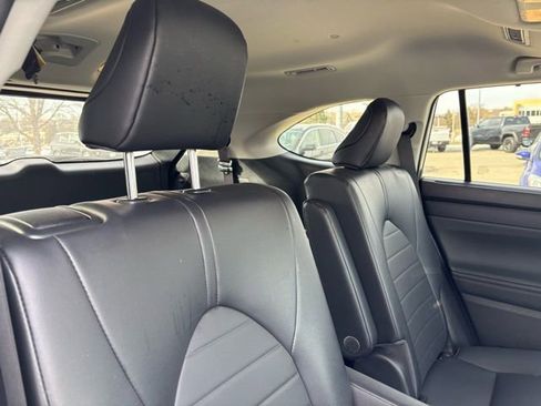 Used 2023 Toyota Highlander XLE image 28