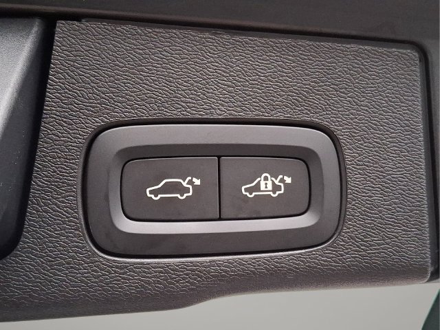 Certified 2026 Volvo XC60 B5 Plus AWD/4WD image 24