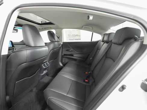 New 2025 Lexus ES 300h w/ Premium Package image 12