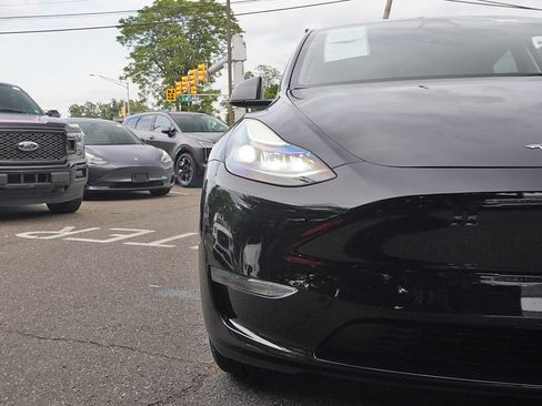 Used 2024 Tesla Model Y Long Range AWD/4WD image 13