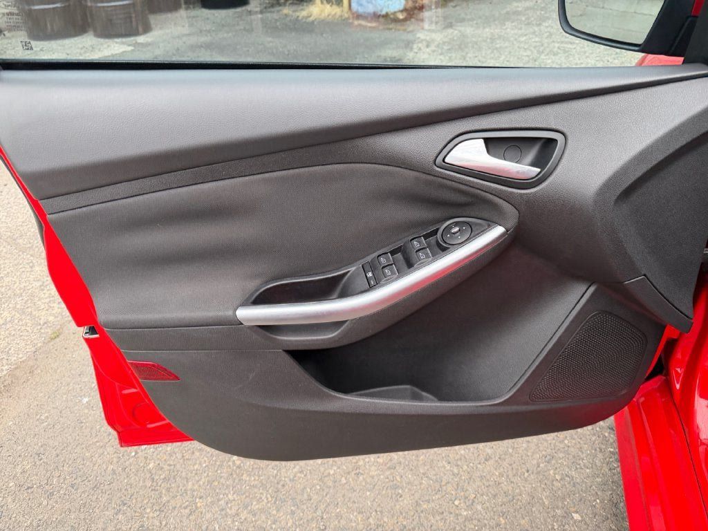 Used 2013 Ford Focus ST FWD image 23