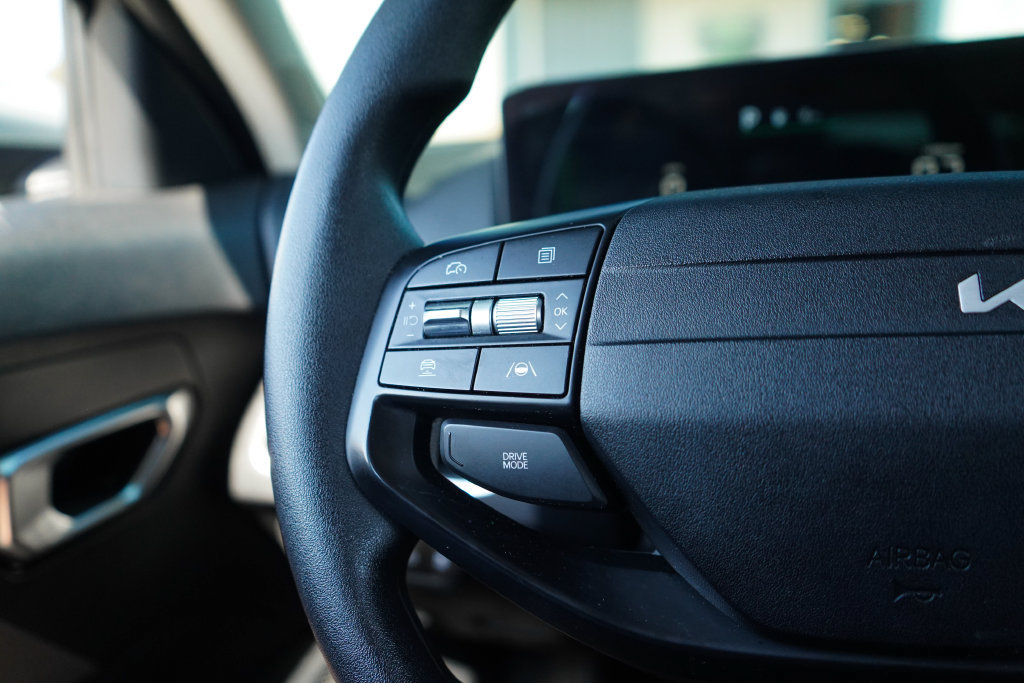 Used 2025 Kia K4 FWD image 32