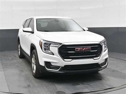 Used 2024 GMC Terrain SLE image 10