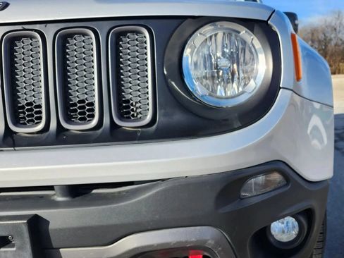 Used 2018 Jeep Renegade Trailhawk w/ Cold Weather Group II AWD/4WD image 9