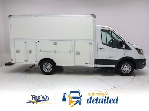 Used 2022 Ford Transit 350 DRW AWD image 2