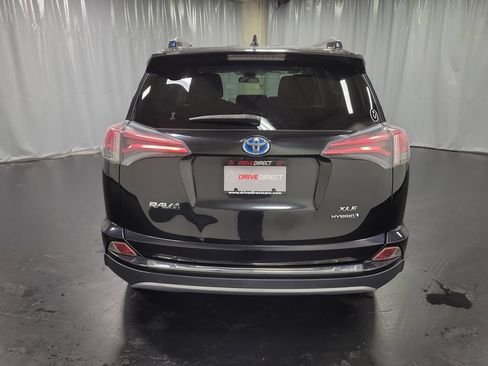 Used 2017 Toyota RAV4 XLE AWD/4WD image 8