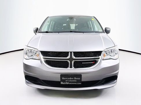 Used 2020 Dodge Grand Caravan SE w/ UConnect Hands-Free Group image 2